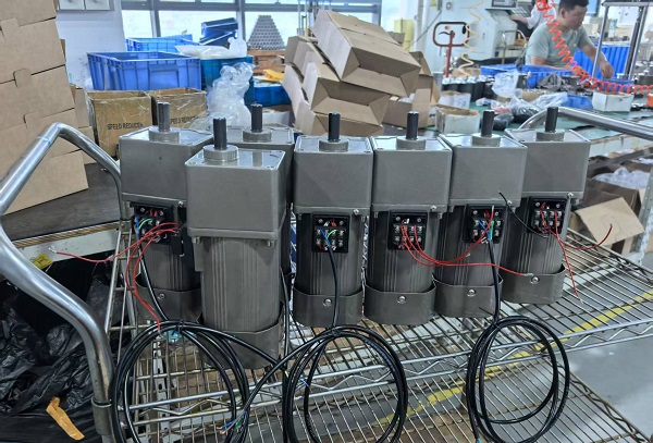 自動鹵制流水線減速電機.jpg
