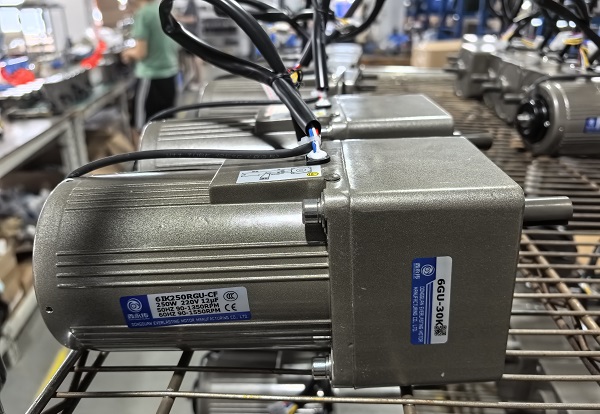 疊片機電機減速機,180W微型齒輪減速電機.jpg