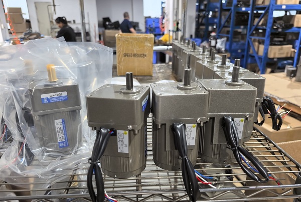 全自動折疊機減速電機,200W微型電機配減速機.jpg