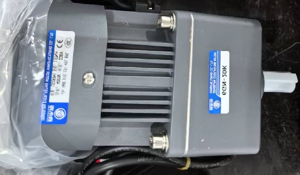 藥材切片機電機減速機,400W永磁同步減速電機.jpg
