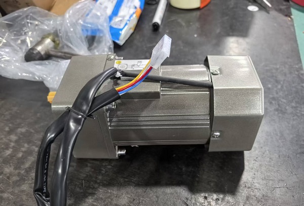 噴碼機電機減速機,6IK300GU-C/6GU20K/15軸微型減速電機.jpg