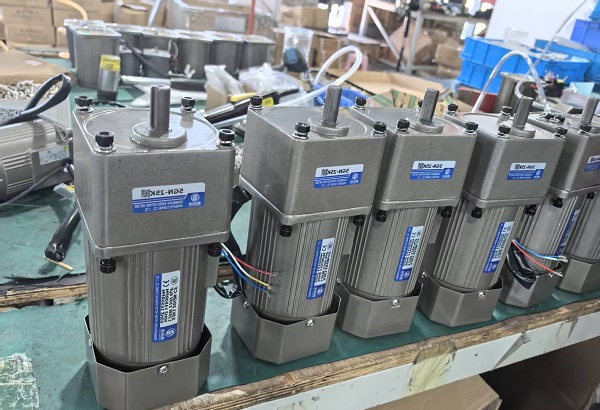 果蔬去皮機(jī)電機(jī)減速機(jī),5RK120A-CF 120W微型齒輪減速電機(jī).jpg 果蔬去皮機(jī)電機(jī)減速機(jī),5RK120A-CF 120W微型齒輪減速電機(jī).jpg