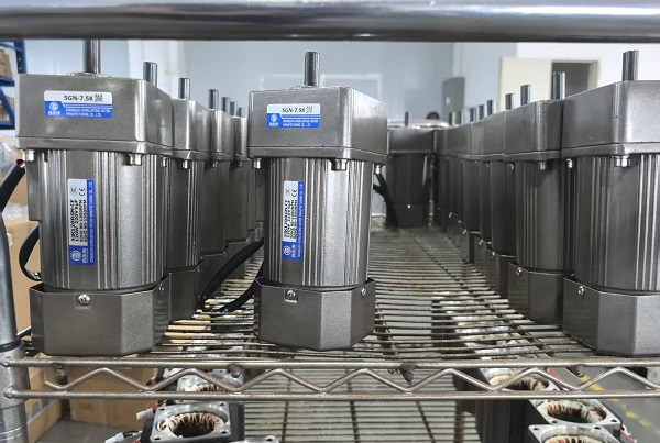 水環切粒機電機減速機,300瓦小微型減速電機6IK300GU-CMF.jpg 水環切粒機電機減速機,300瓦小微型減速電機6IK300GU-CMF.jpg