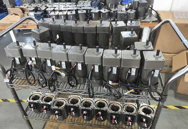 全自動(dòng)制冰機(jī)電機(jī)減速機(jī),180瓦微型減速電機(jī)5IK180RGU-CF.jpg 全自動(dòng)制冰機(jī)電機(jī)減速機(jī),180瓦微型減速電機(jī)5IK180RGU-CF.jpg